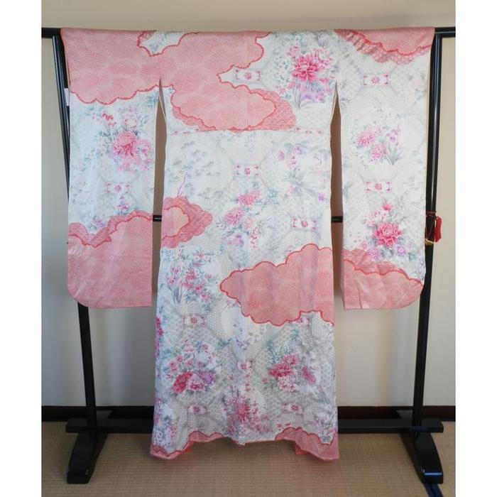 Vintage Furisode Kimono – Pink Floral Pattern, For Height 157–167 cm (maximum height for those who don’t require an ohashori)