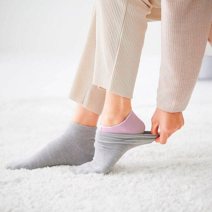 KAKATO URUOU ESTHE TIME – Reusable Socks with Hyaluronic Acid for Dry and Cracked Heels