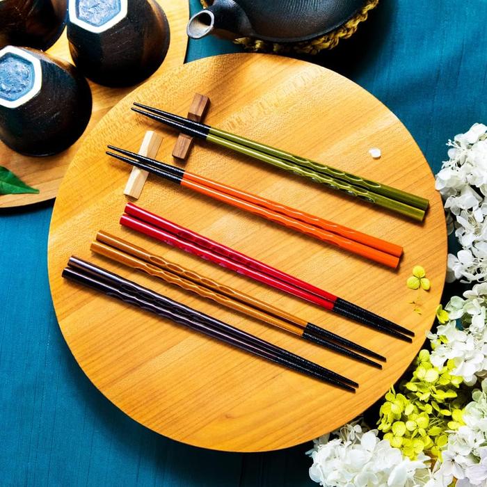 Dishwasher-Safe Wakasa Lacquer Wooden Chopsticks – Easy-to-Hold Carved Set of 5