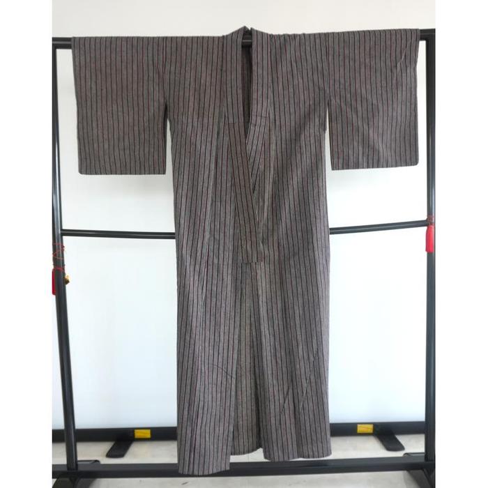 VINTAGE Kimono kosode Grey with burgundy stripes For Height 150-160cm (maximum height for those who don't require an ohashori)
