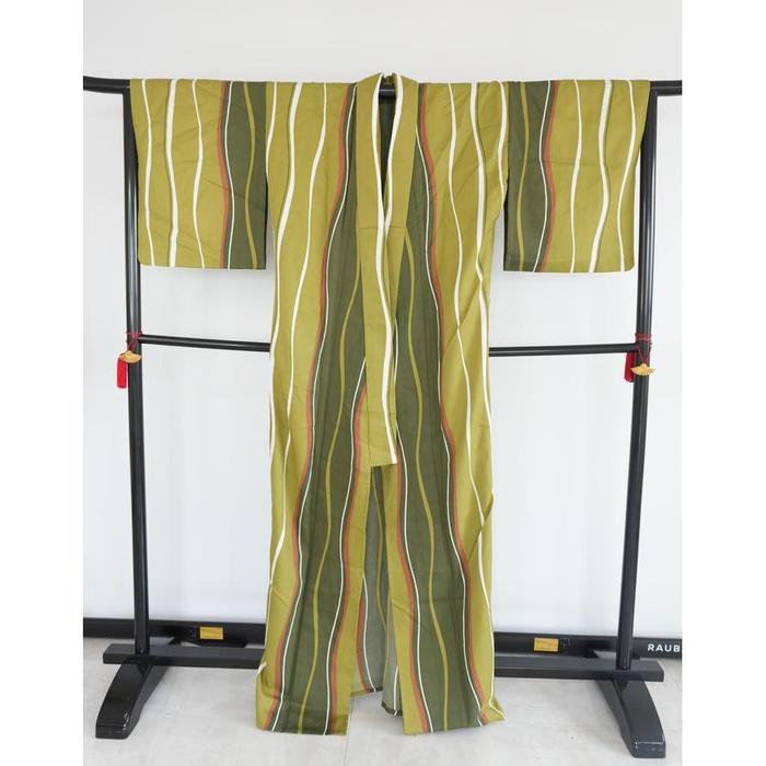 VINTAGE Kimono kosode Green with stripes For Height 165-175cm (maximum height for those who don't require an ohashori)