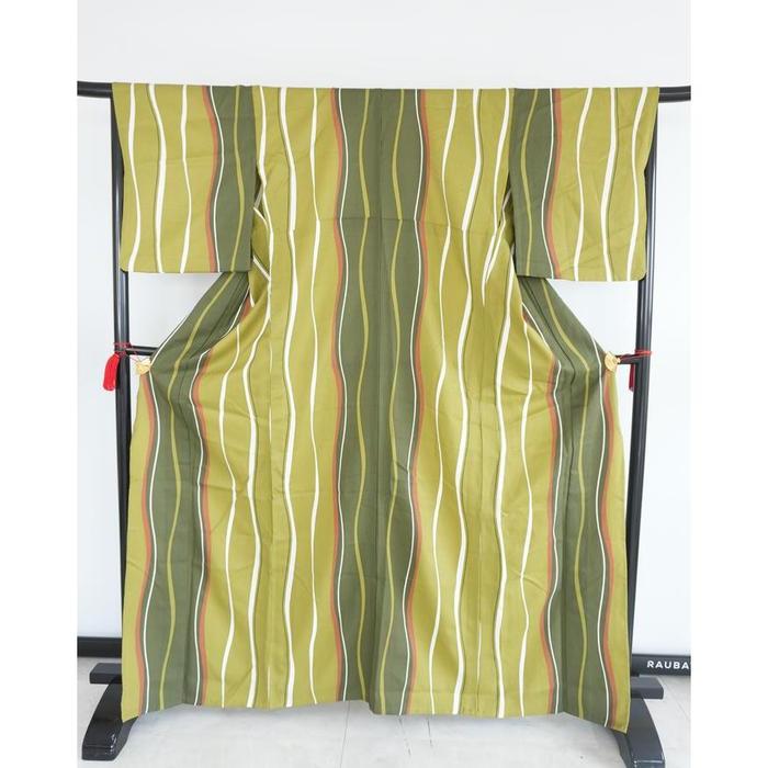 VINTAGE Kimono kosode Green with stripes For Height 165-175cm (maximum height for those who don't require an ohashori)