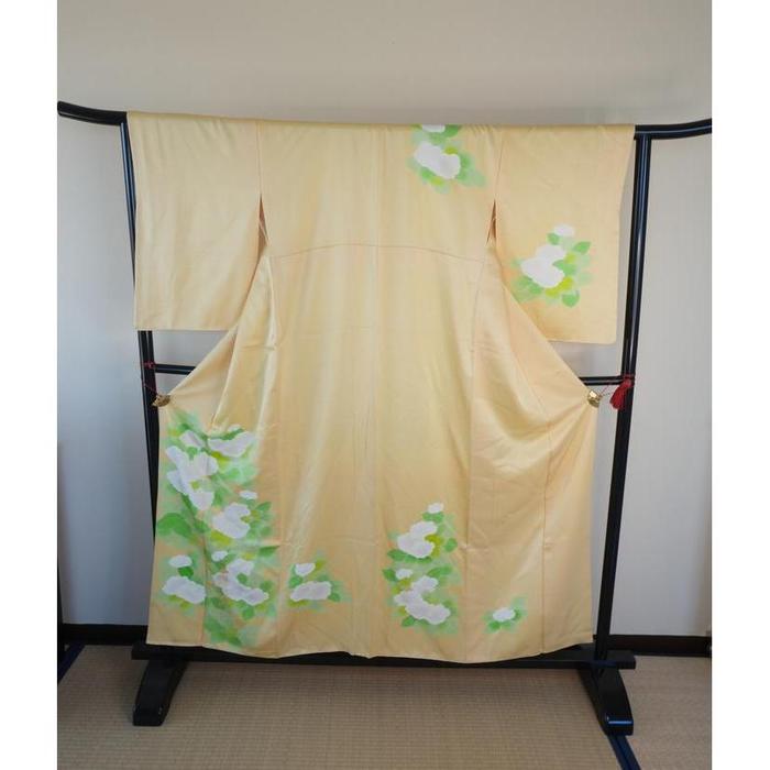 Vintage Japanese Kimono – Yellow Floral Pattern, For Height 153–163 cm (maximum height for those who don’t require an ohashori)