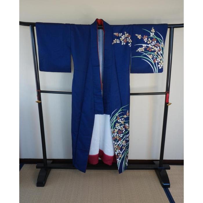 Vintage Japanese Kimono – Blue Floral Pattern, For Height 148–158 cm (maximum height for those who don’t require an ohashori)