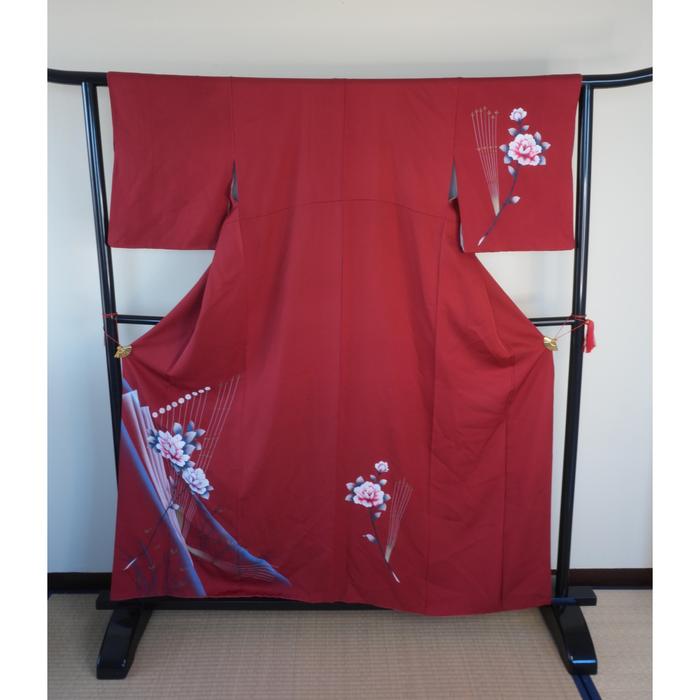 Vintage Japanese Kimono – Deep Red with Floral Motif, For Height 158–168 cm (maximum height for those who don’t require an ohashori)
