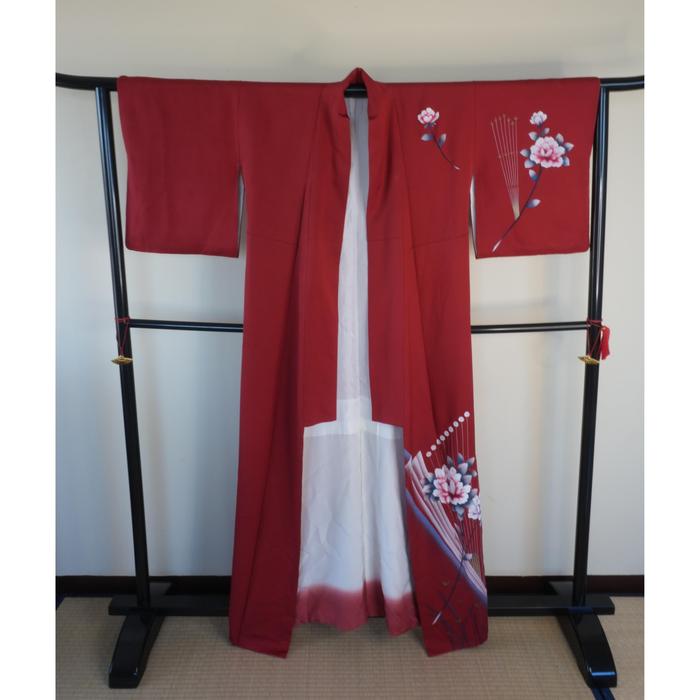 Vintage Japanese Kimono – Deep Red with Floral Motif, For Height 158–168 cm (maximum height for those who don’t require an ohashori)