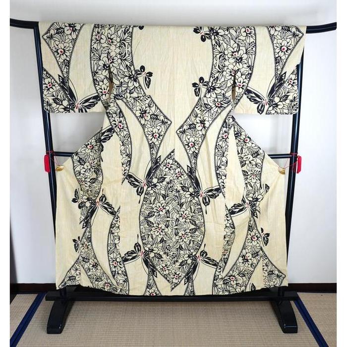 Vintage Cream Yukata with Butterfly & Floral Pattern, For Height 155–165 cm (maximum height for those who don't require an ohashori)