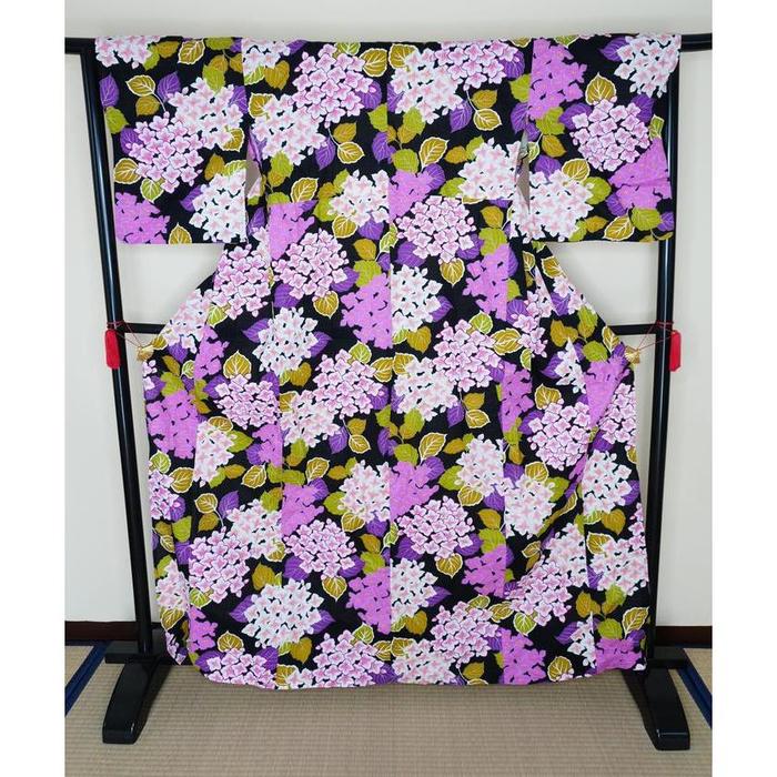 Vintage Black Yukata with Hydrangea Floral Pattern, For Height 164–174 cm (maximum height for those who don't require an ohashori)