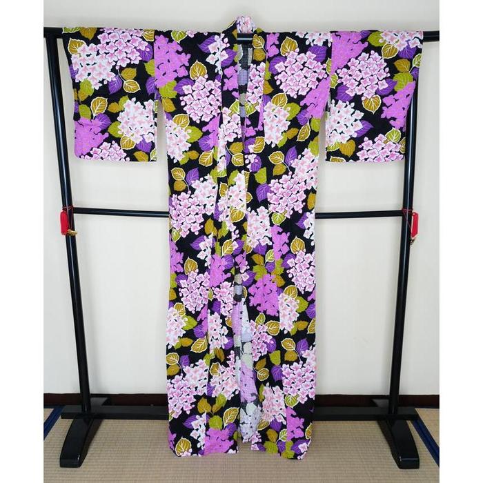 Vintage Black Yukata with Hydrangea Floral Pattern, For Height 164–174 cm (maximum height for those who don't require an ohashori)