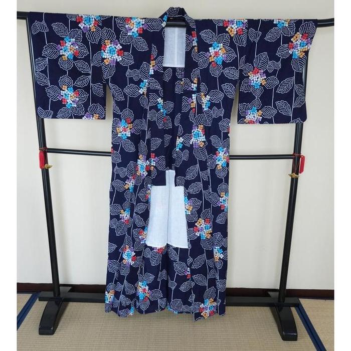 Vintage Navy Yukata with Hydrangea Pattern, For Height 158–168 cm (maximum height for those who don't require an ohashori)