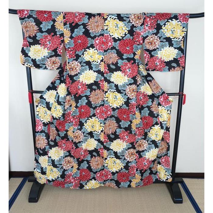 Vintage Black Yukata with Chrysanthemum Floral Pattern, For Height 161–171 cm (maximum height for those who don't require an ohashori)