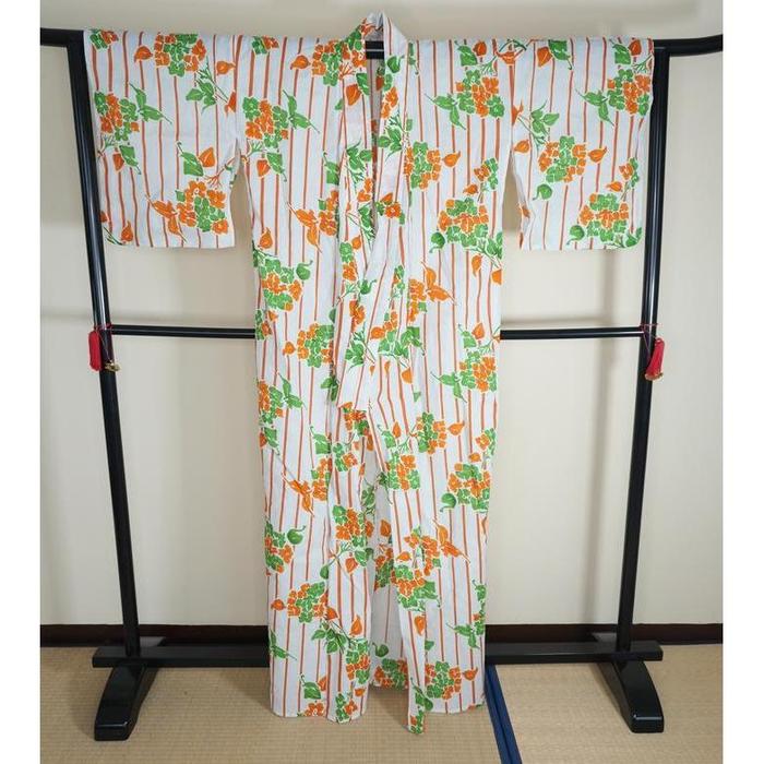 VINTAGE White Yukata with Orange and Green Floral Pattern, For Height 162-172cm (maximum height for those who don't require an ohashori)