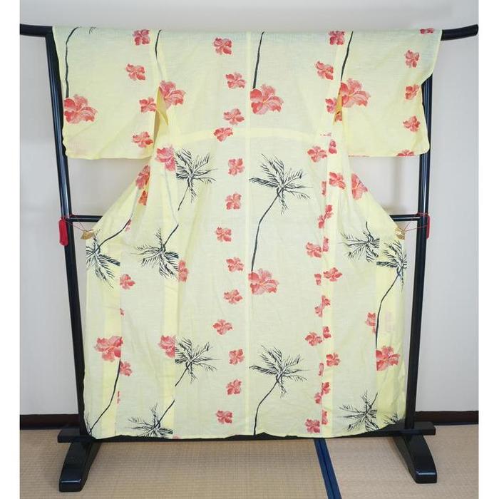VINTAGE Cream Yukata with Hibiscus and Palm Tree Pattern, For Height 158-168cm (maximum height for those who don't require an ohashori)