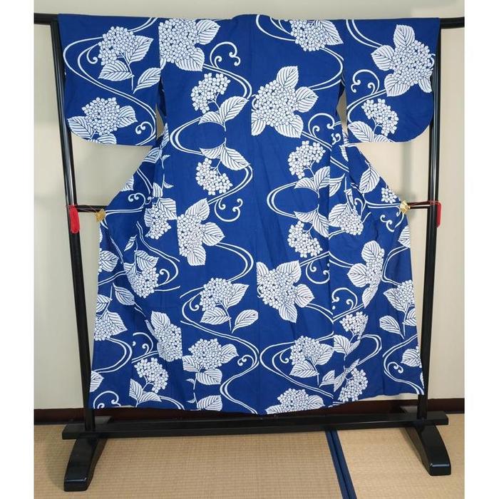 VINTAGE Navy Blue Yukata with White Hydrangea Pattern, For Height 150-160cm (maximum height for those who don't require an ohashori)