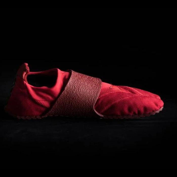 KINEYA Toe-Bi Red – Barefoot Split-Toe Running Shoes